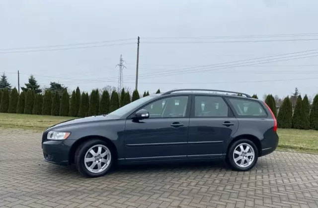 VOLVO V50 