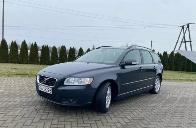 VOLVO V50 