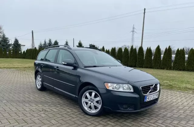VOLVO V50 