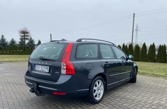 VOLVO V50 