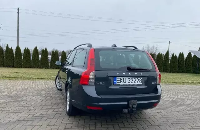 VOLVO V50 
