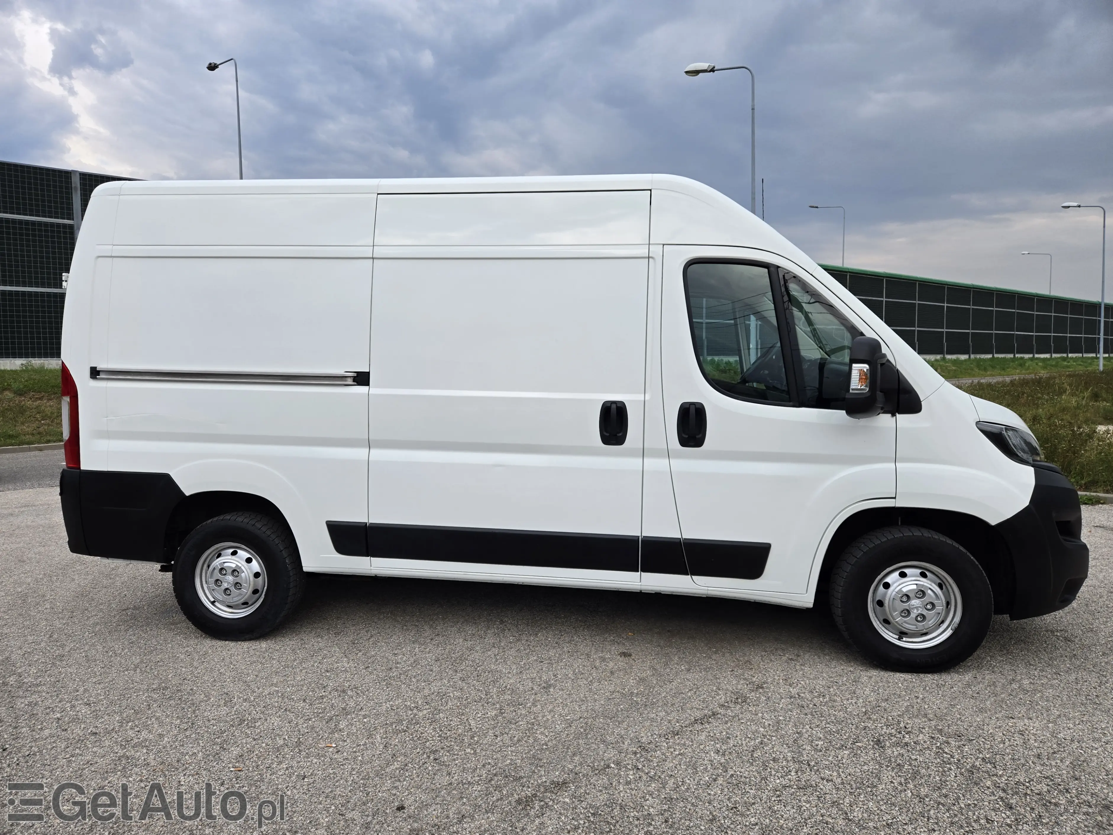 PEUGEOT Boxer 330 L2H2