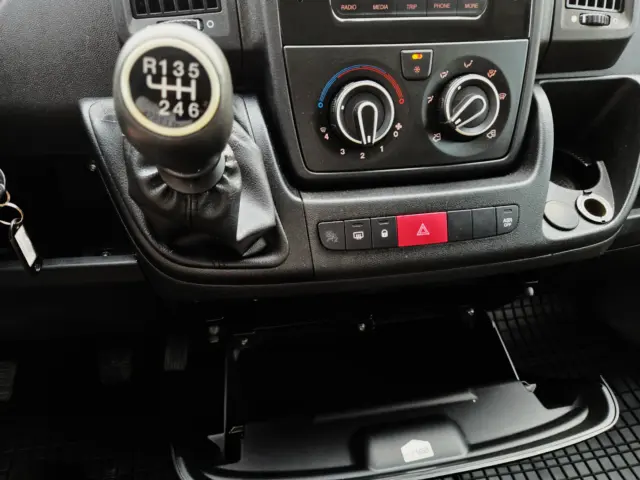 PEUGEOT Boxer 330 L2H2