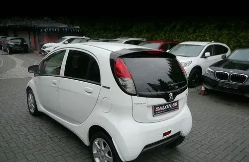 PEUGEOT IOn 