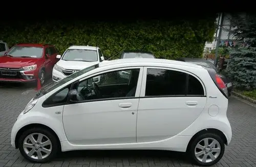 PEUGEOT IOn 