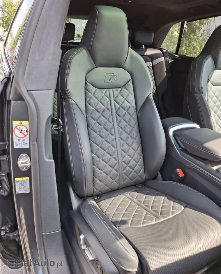 AUDI SQ8 
