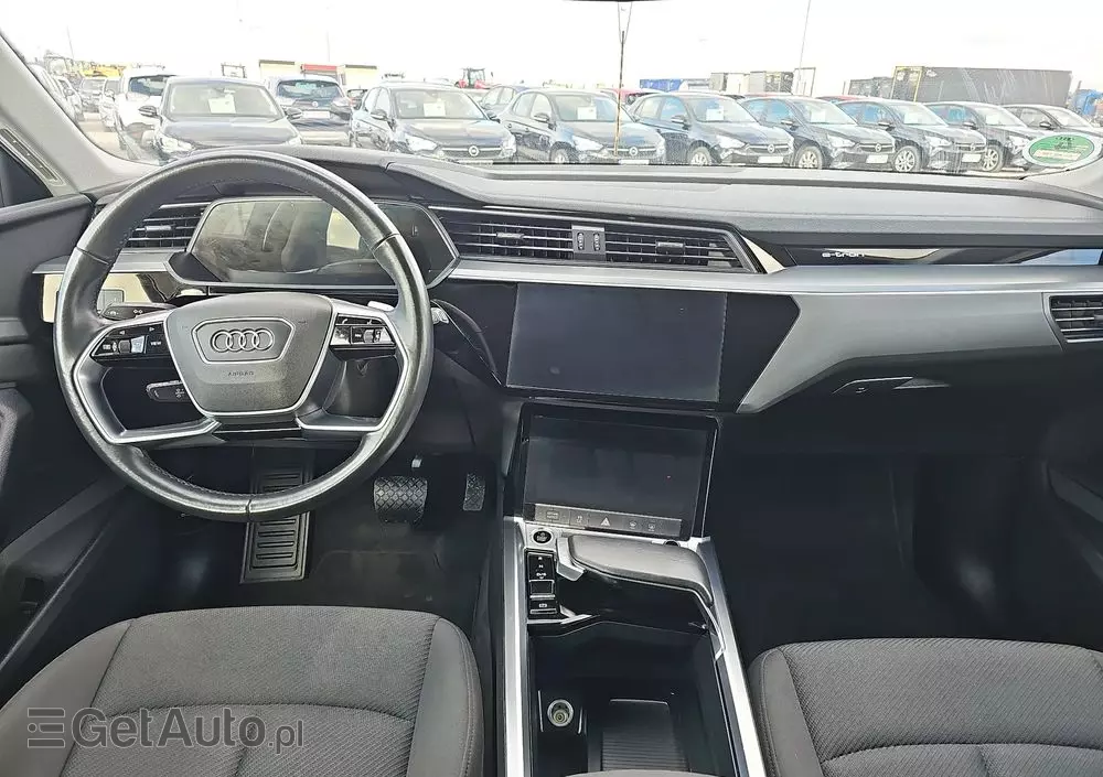 AUDI E-tron 