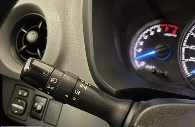 TOYOTA Yaris 1.0 Active