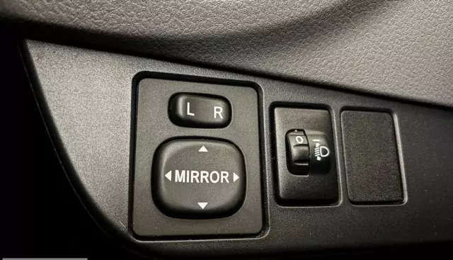 TOYOTA Yaris 1.0 Active