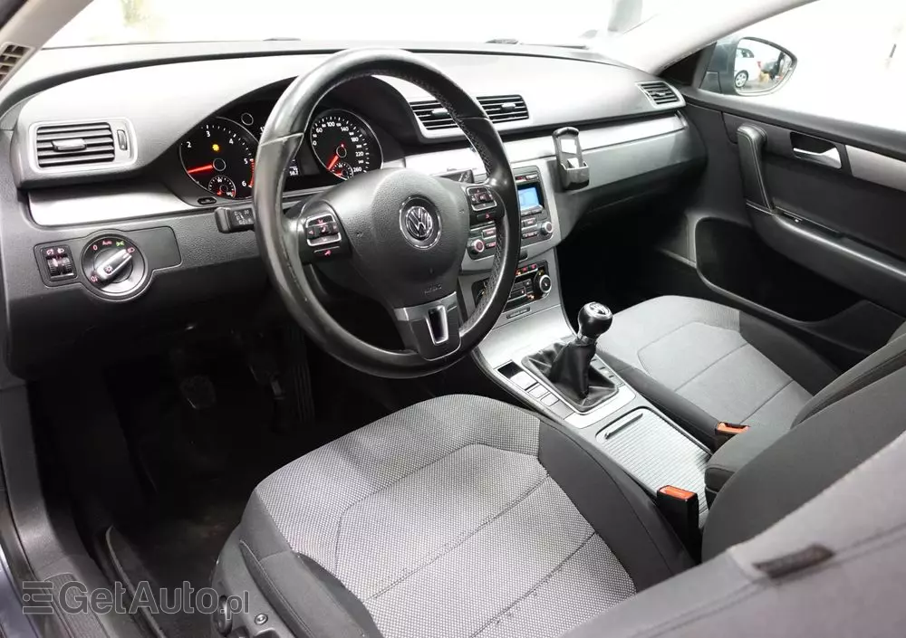 VOLKSWAGEN Passat 1.6 TDI Business Line