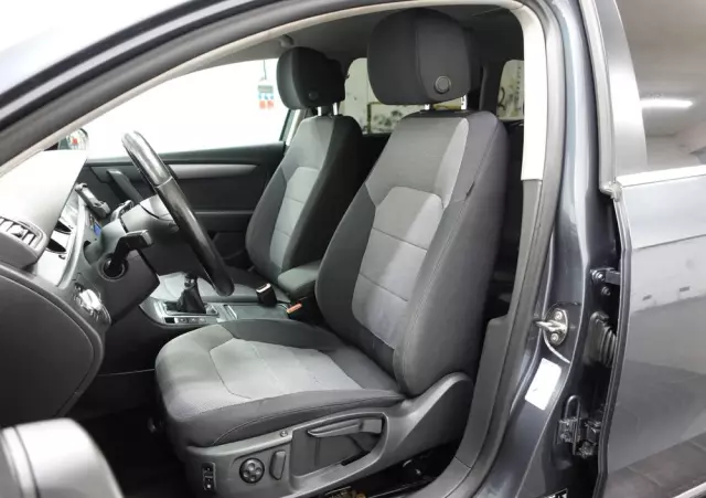 VOLKSWAGEN Passat 1.6 TDI Business Line