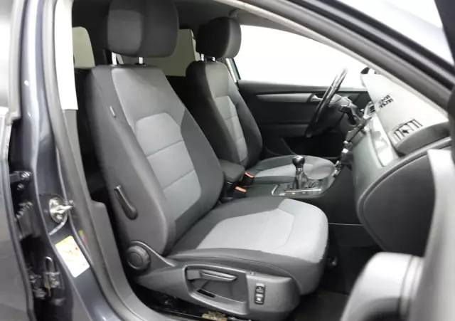 VOLKSWAGEN Passat 1.6 TDI Business Line