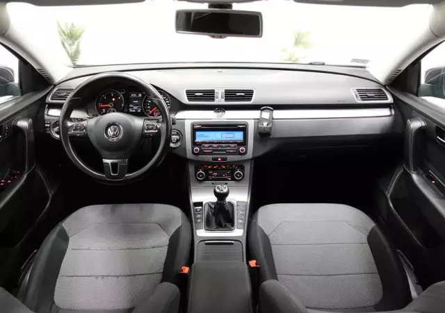 VOLKSWAGEN Passat 1.6 TDI Business Line