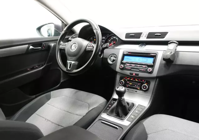 VOLKSWAGEN Passat 1.6 TDI Business Line