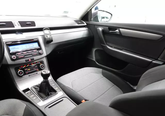 VOLKSWAGEN Passat 1.6 TDI Business Line