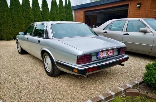 JAGUAR XJ 