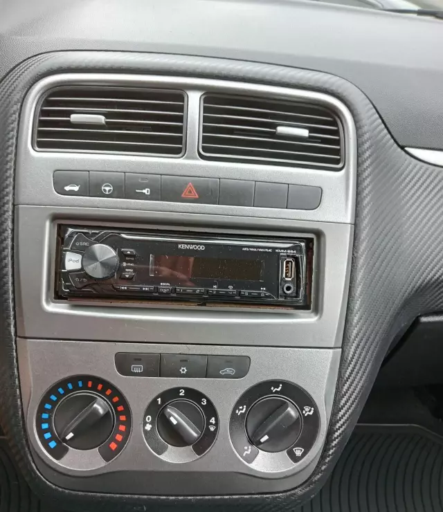 FIAT Punto 1.4 (77 KM)