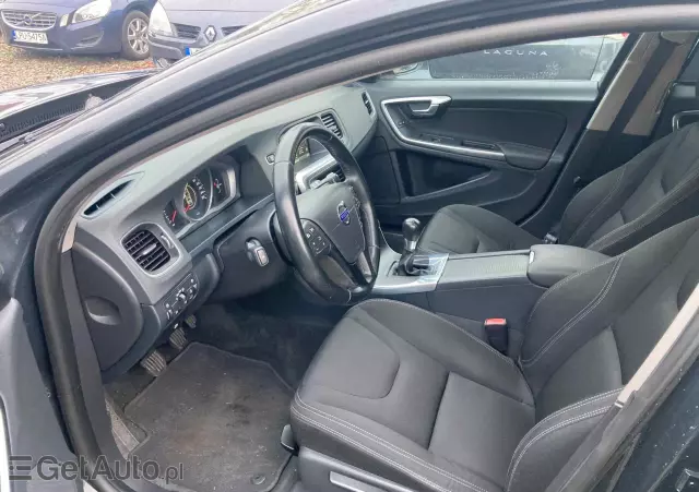 VOLVO V60 D2 Base