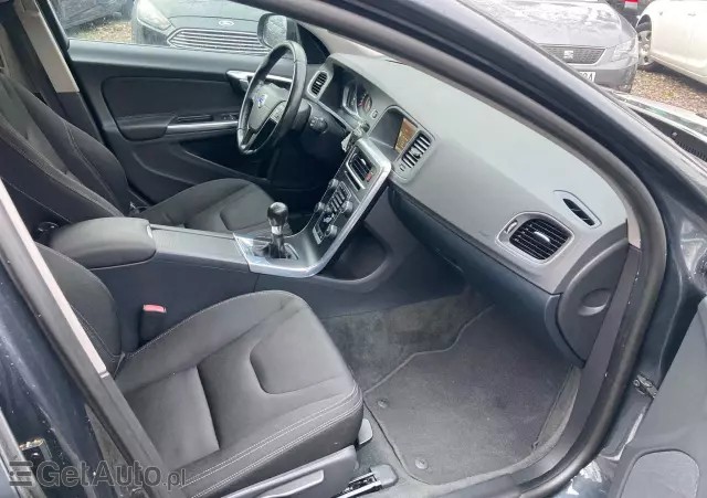 VOLVO V60 D2 Base