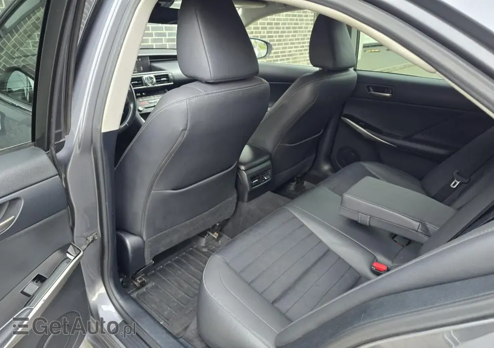 LEXUS IS 300h Business