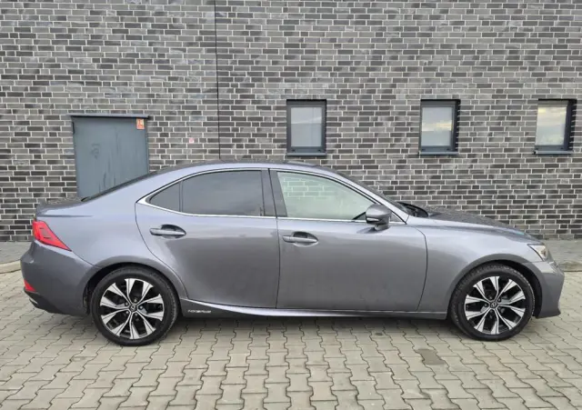 LEXUS IS 300h Business