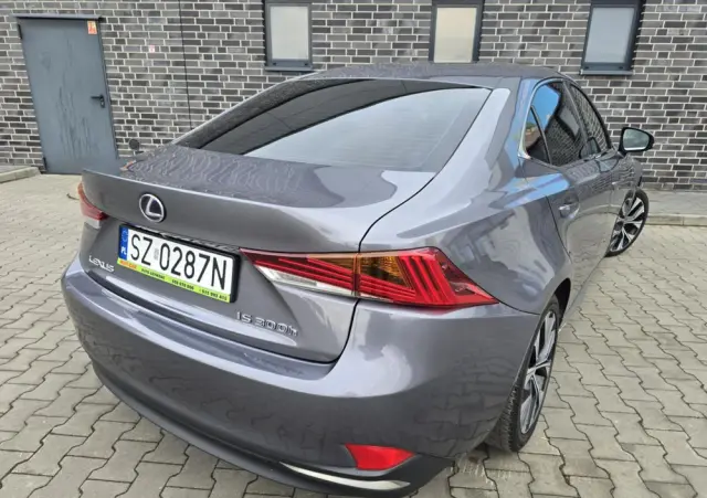 LEXUS IS 300h Business