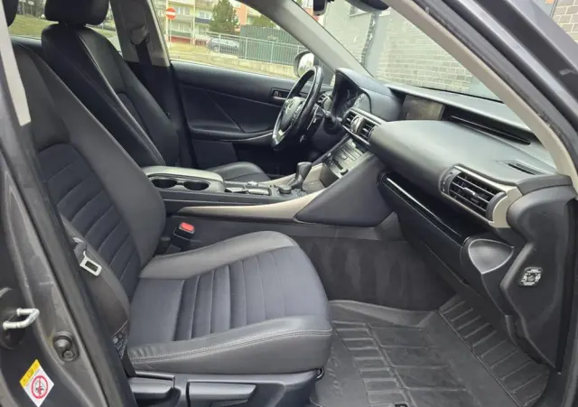 LEXUS IS 300h Business