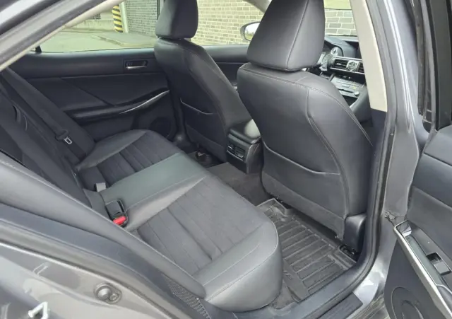 LEXUS IS 300h Business