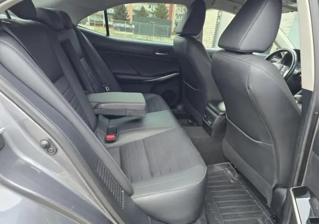 LEXUS IS 300h Business