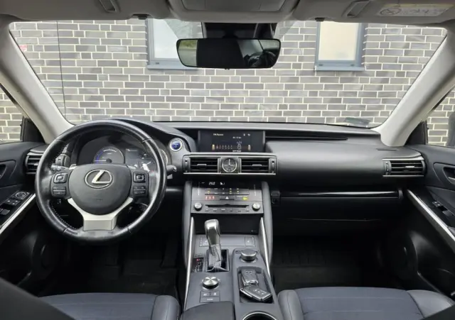LEXUS IS 300h Business