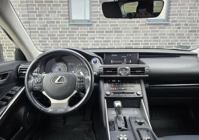 LEXUS IS 300h Business