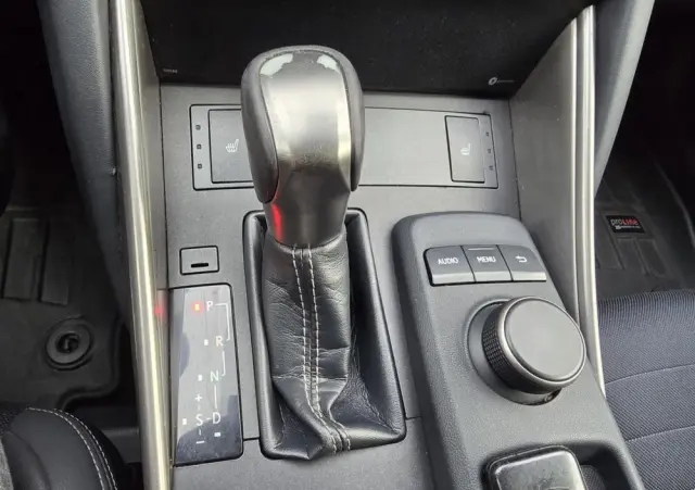 LEXUS IS 300h Business