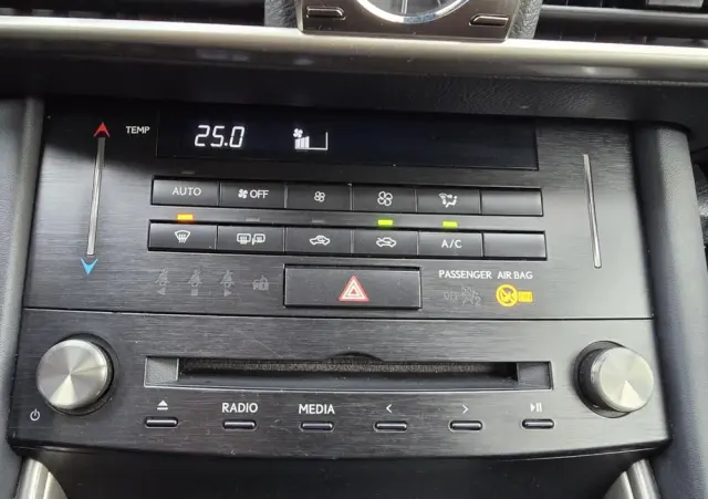 LEXUS IS 300h Business