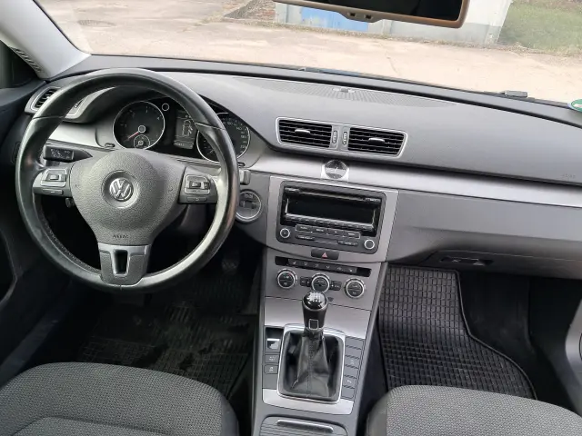 VOLKSWAGEN Passat Comfortline
