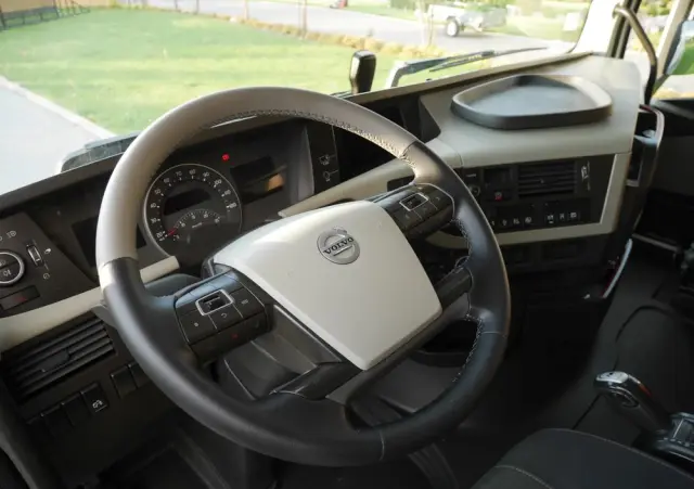 VOLVO FH 500KM STANDARD/ EURO-6/KLIMA POSTOJOWA/Stan Idealny 