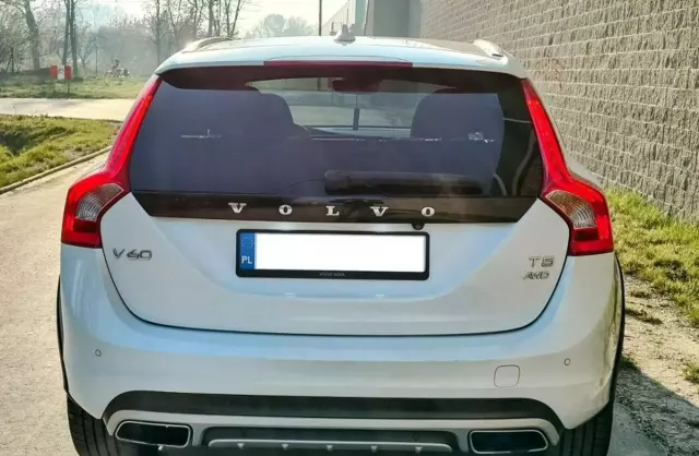 VOLVO V60 