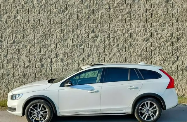 VOLVO V60 