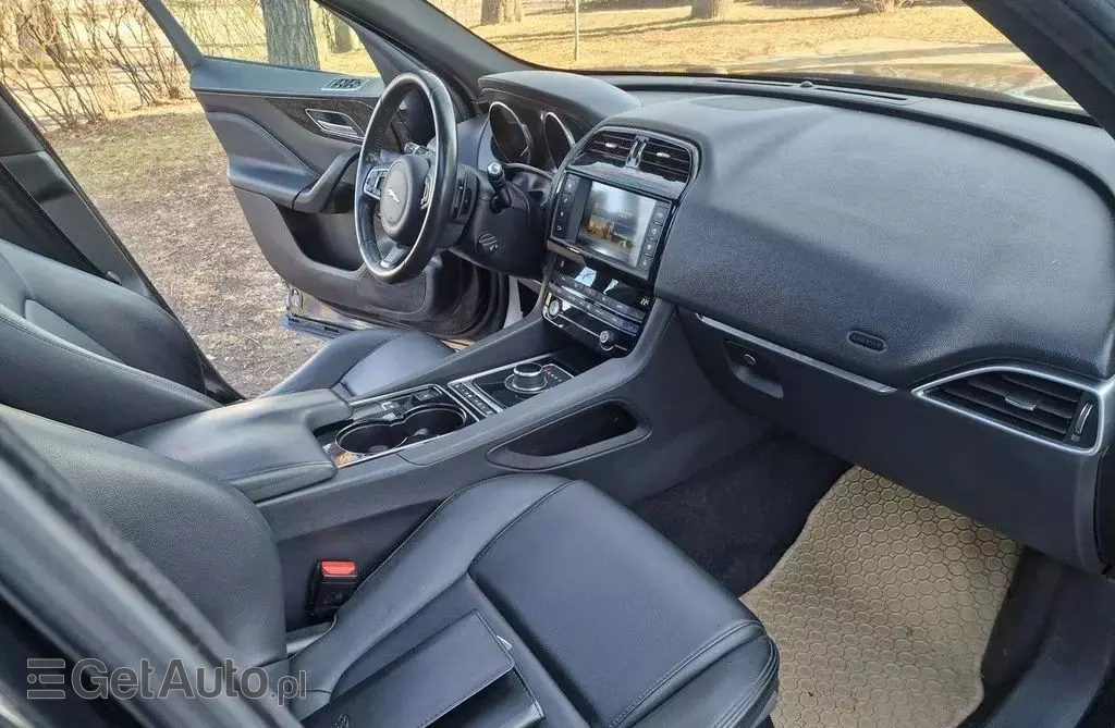 JAGUAR F-Pace 