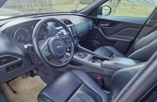 JAGUAR F-Pace 