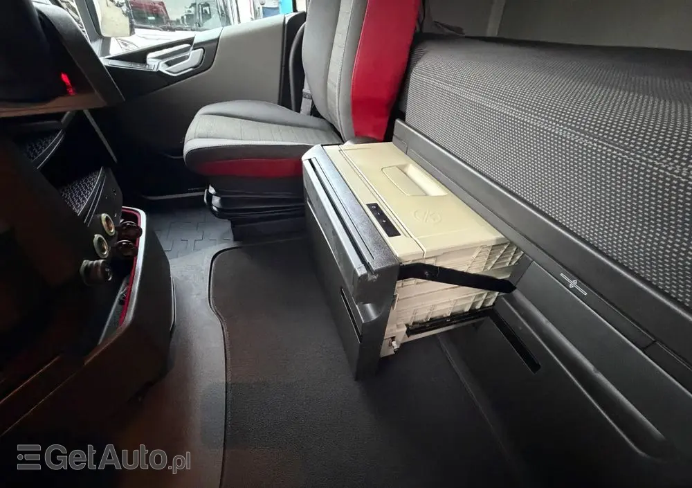 VOLVO FH460 z Austrii kabina XL nowa hydraulika 600Tkm oryginalnego przebiegu 