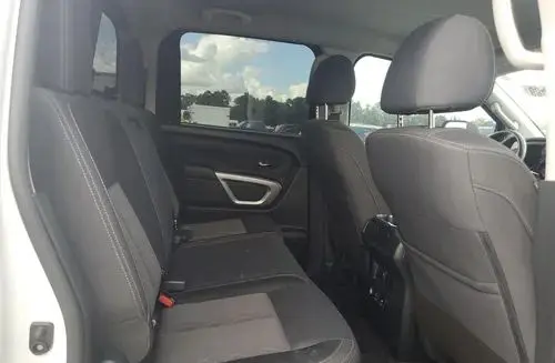 NISSAN Titan 