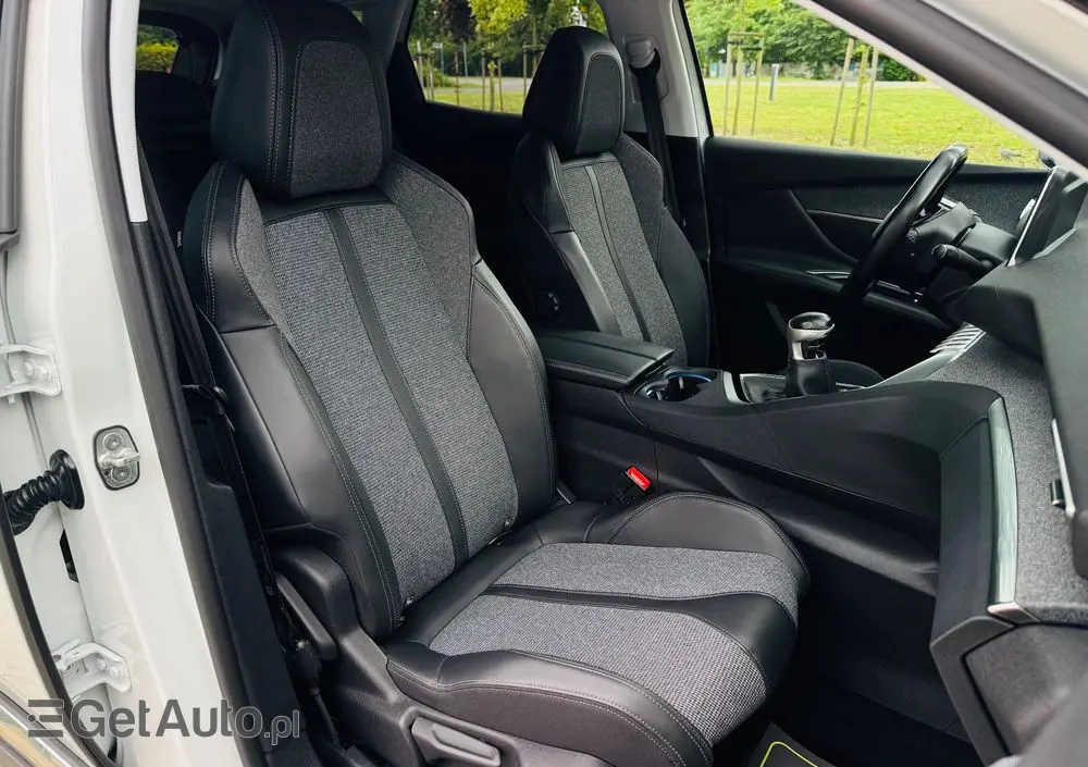 PEUGEOT 3008 BlueHDi 130 Stop & Start Allure Pack