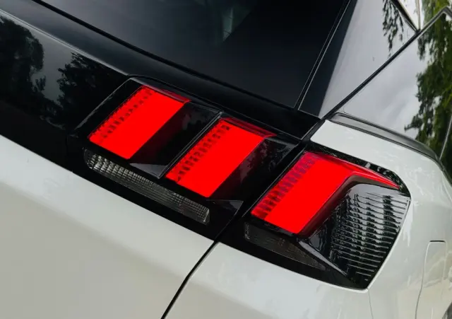 PEUGEOT 3008 BlueHDi 130 Stop & Start Allure Pack