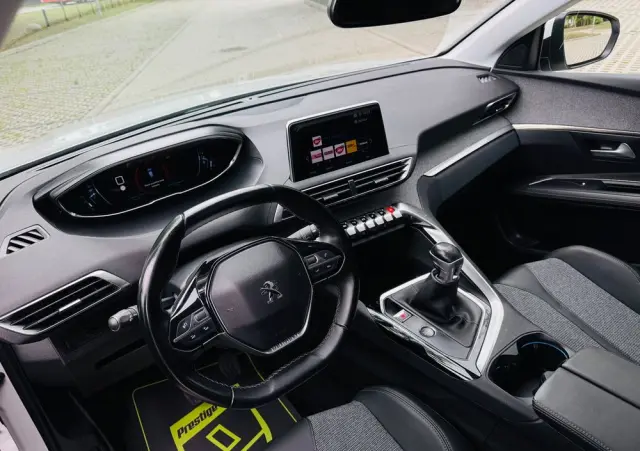 PEUGEOT 3008 BlueHDi 130 Stop & Start Allure Pack