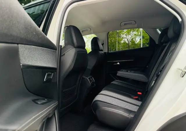 PEUGEOT 3008 BlueHDi 130 Stop & Start Allure Pack