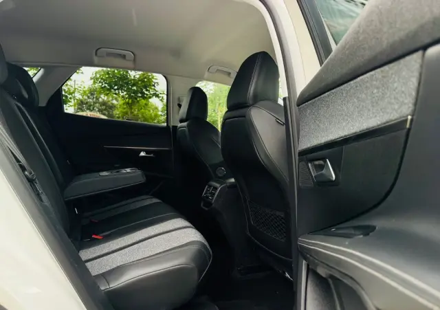 PEUGEOT 3008 BlueHDi 130 Stop & Start Allure Pack