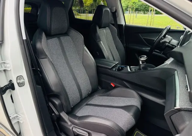 PEUGEOT 3008 BlueHDi 130 Stop & Start Allure Pack