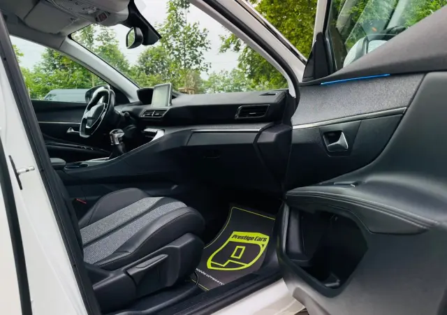 PEUGEOT 3008 BlueHDi 130 Stop & Start Allure Pack
