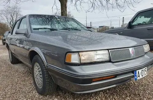 OLDSMOBILE Cutlass 