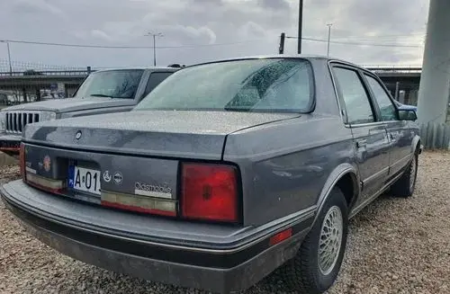 OLDSMOBILE Cutlass 